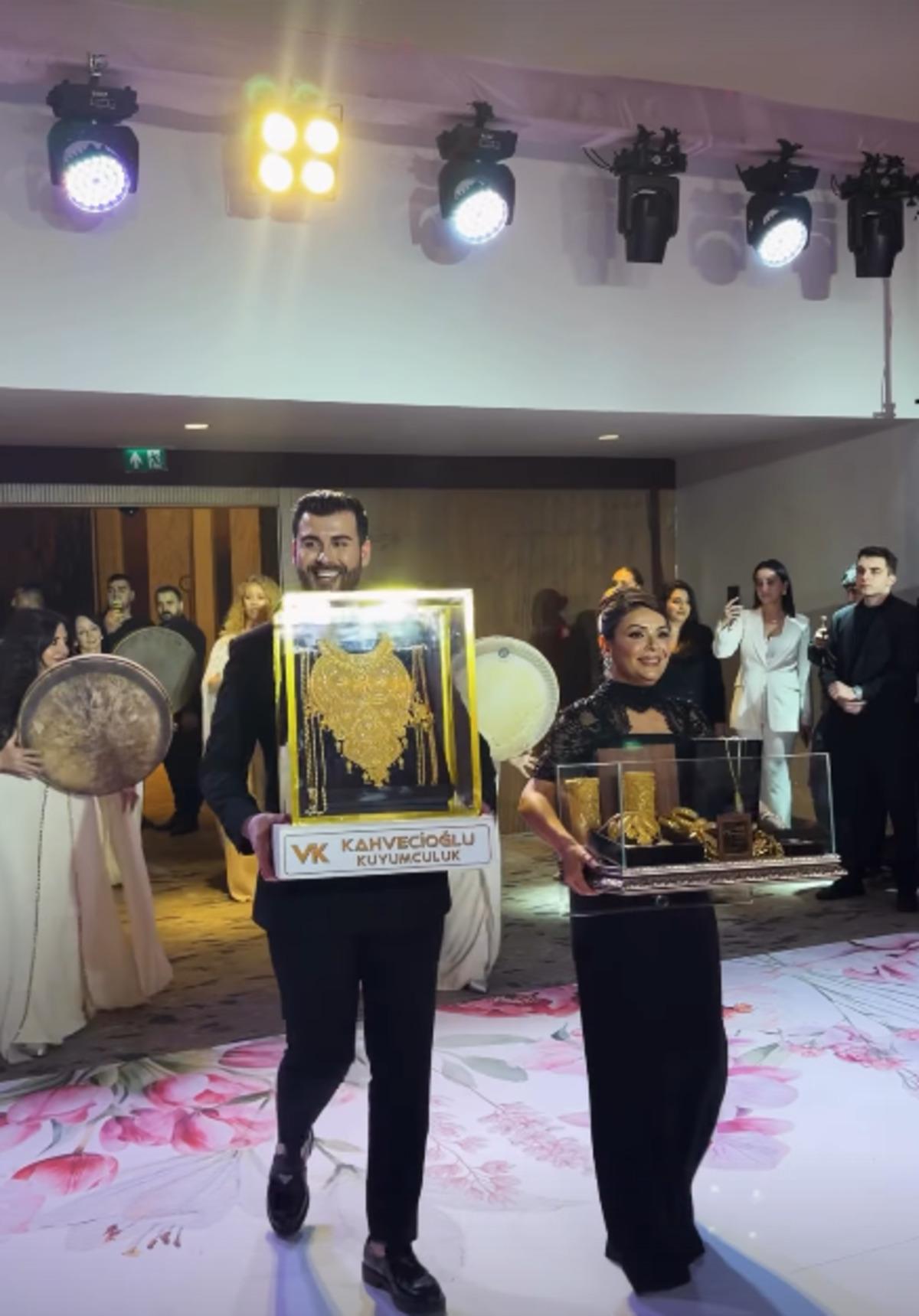 Kara Haydar ile evlendi! &Ccedil;ağla &Ouml;z e kilosu kadar altın takıldı 2