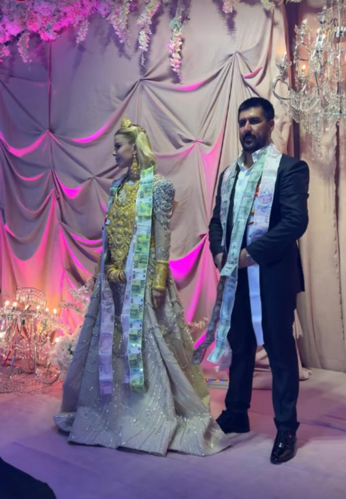 Kara Haydar ile evlendi! &Ccedil;ağla &Ouml;z e kilosu kadar altın takıldı 5