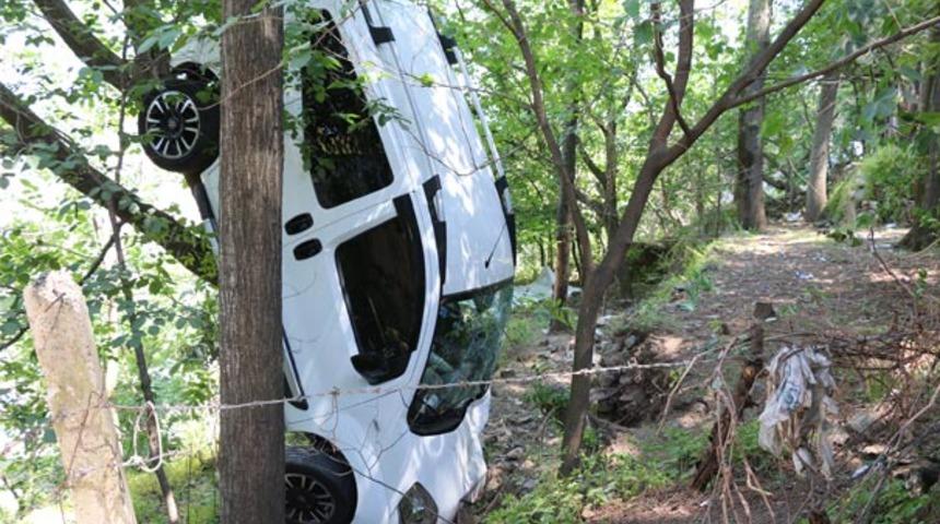 Manisa'da 'yok artık' dedirten olay! Araba kendi kendine bu hale geldi
