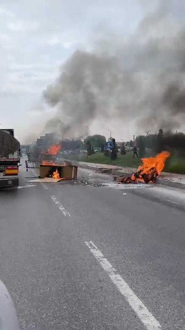Yanan kamyonete ilk m&uuml;dahaleyi beton mikseri yaptı 1