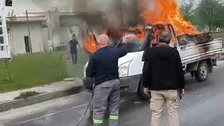 Yanan kamyonete ilk müdahaleyi beton mikseri yaptı
