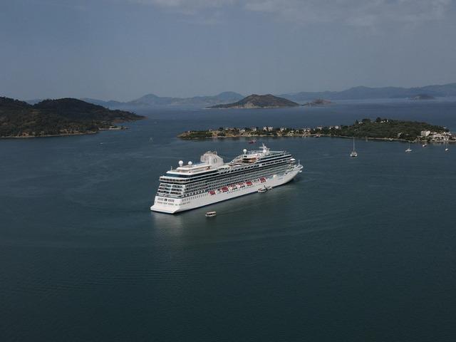 Fethiye'ye sezonun ilk kruvaziyer gemisi geldi