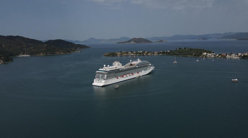 Fethiye'ye sezonun ilk kruvaziyer gemisi geldi