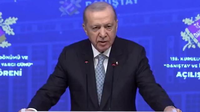 Zorundayız diyerek açıkladı! Cumhurbaşkanı Erdoğan'dan 'yeni anayasa' mesajı