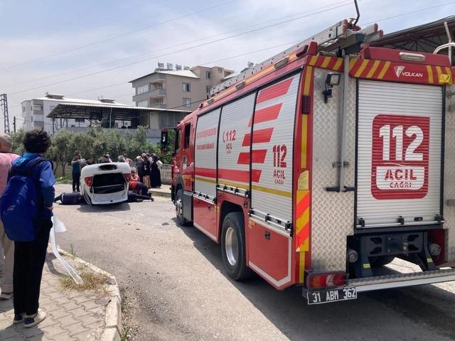 D&ouml;rtyol&rsquo;da trafik kazası: 2 yaralı 3