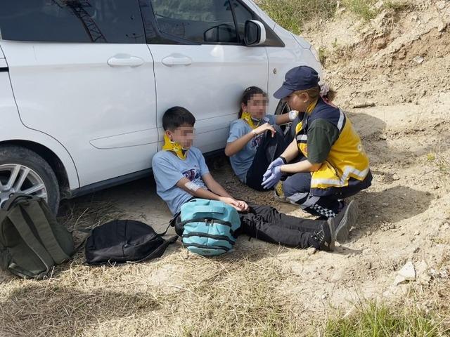 Antalya&rsquo;da okul servisi şarampole devrildi: 6 &ouml;ğrenci yaralı