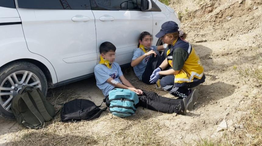 Antalya&rsquo;da okul servisi şarampole devrildi: 6 &ouml;ğrenci yaralı