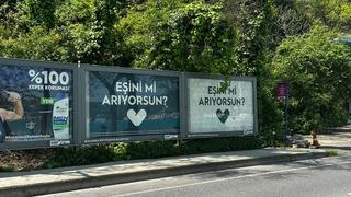  Sabah evden çıkanlar gözlerine inanamadı! Şehrin dört bir yanındaki bu yazıların sırrı ne?