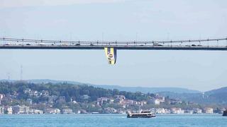 Euroleague şampiyonu olan Fenerbahçe’nin bayrakları köprülere asıldı