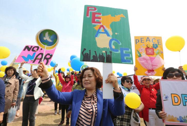 Kim, ilk kez sınırı geçiyor!   G3