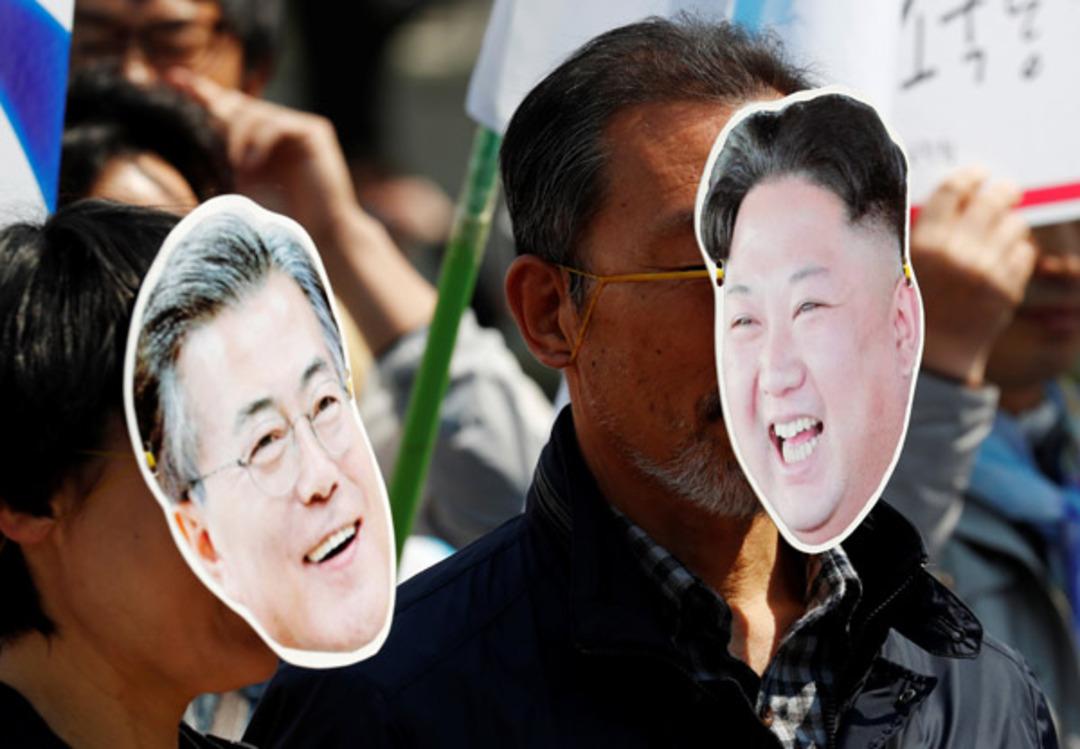 Kim, ilk kez sınırı ge&ccedil;iyor!  