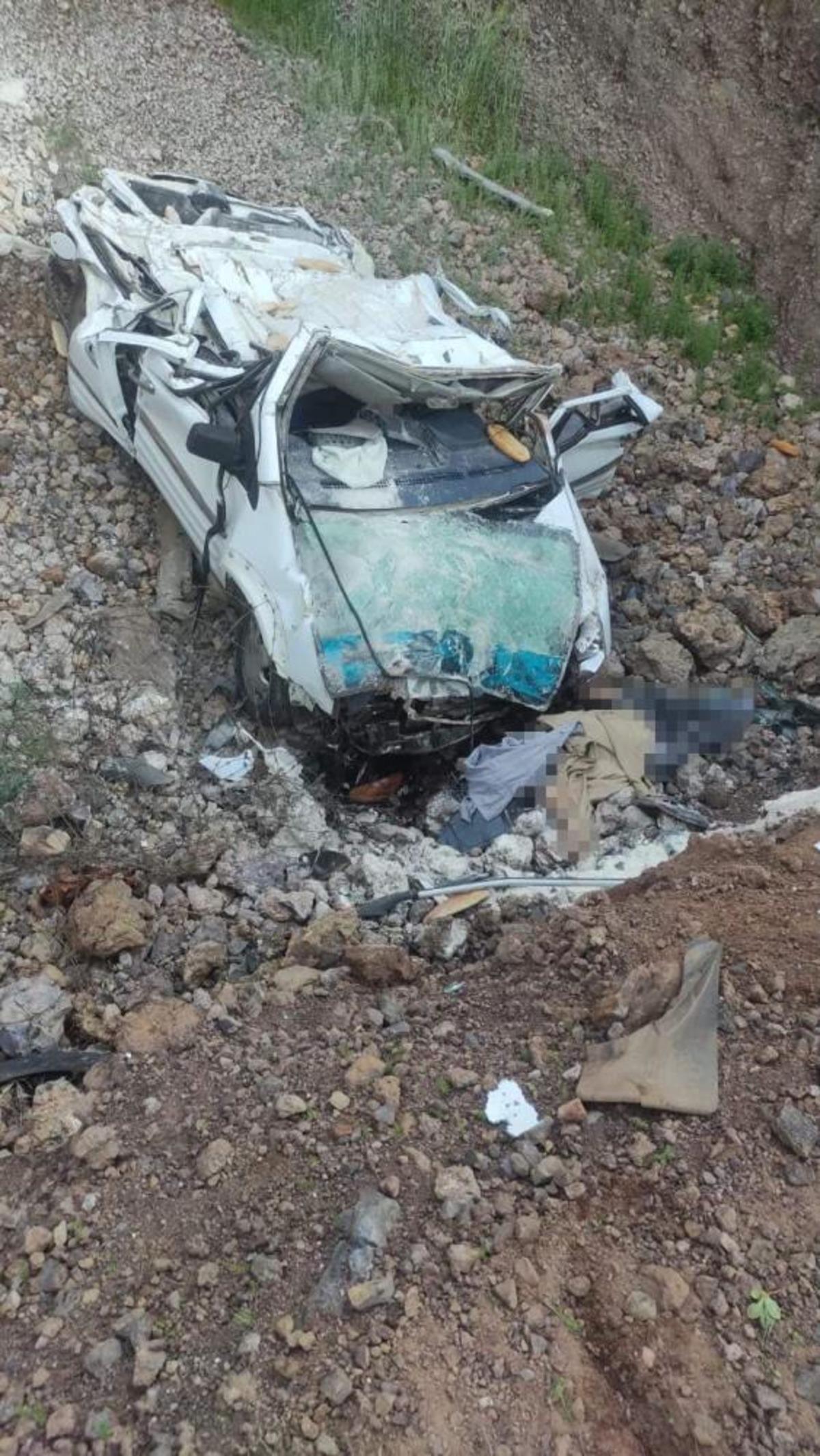 Şanlıurfa&rsquo;da kamyonet u&ccedil;uruma yuvarlandı: 1 &ouml;l&uuml; 1