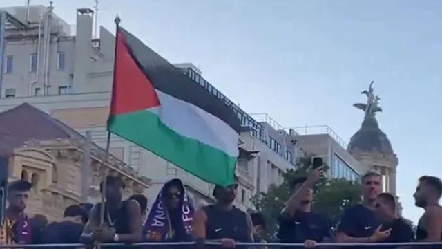 Barcelona kutlamalarında Lamine Yamal, Filistin bayrağı taşıdı