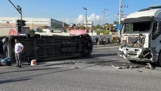 Kocaeli'de tır ile çarpışan servis aracındaki 8 yaralıdan 1'i hayatını kaybetti