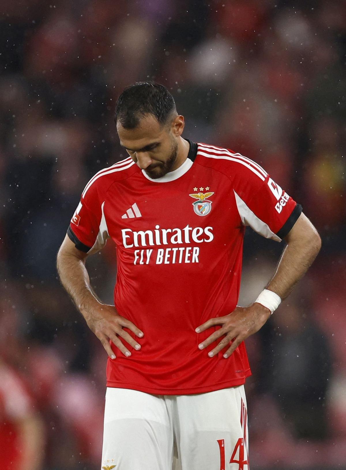 Benfica’ya Şampiyonlar Ligi şoku! Mourinho namağlup ama 3. sırada 1