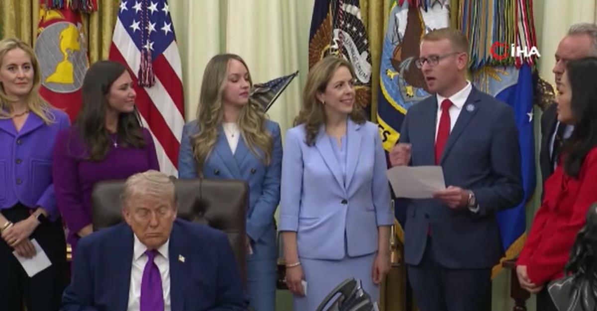 G&uuml;lme komşuna gelir başına: Trump uykuya yenik d&uuml;şt&uuml; 4
