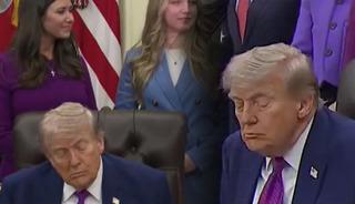 Kaderin Trump'a cilvesi kamerada