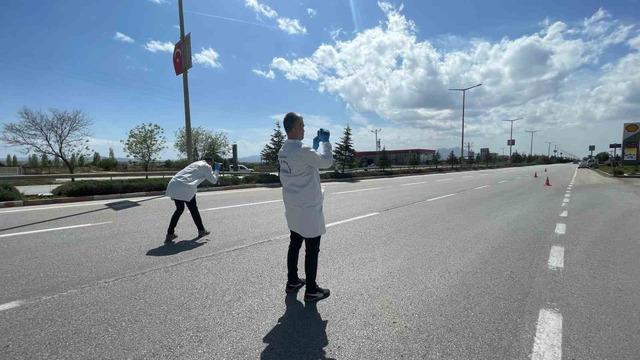 Karaman&rsquo;da elektrikli bisiklet devrildi: 1&rsquo;i ağır 2 yaralı 2