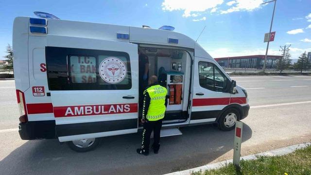 Karaman&rsquo;da elektrikli bisiklet devrildi: 1&rsquo;i ağır 2 yaralı 1