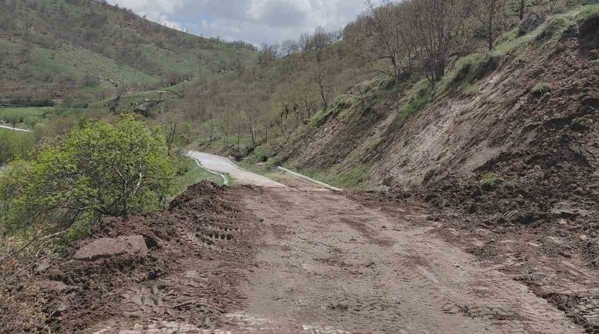 Heyelandan dolayı kapanan tabiat parkı yolu ulaşıma a&ccedil;ıldı