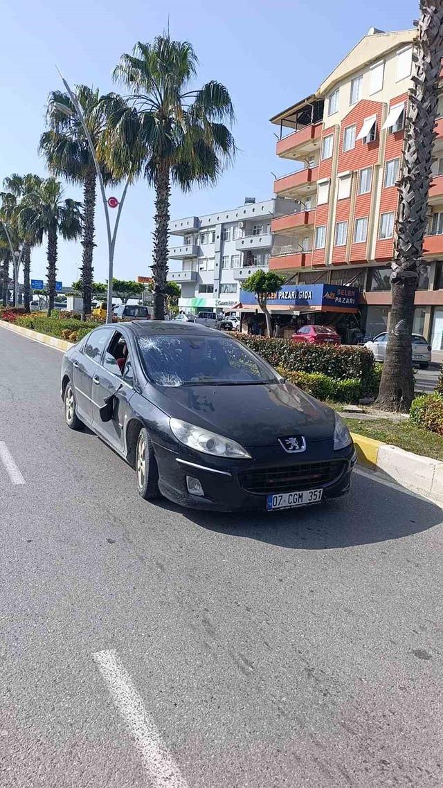 Otomobilin &ccedil;arptığı yaya ağır yaralandı 2