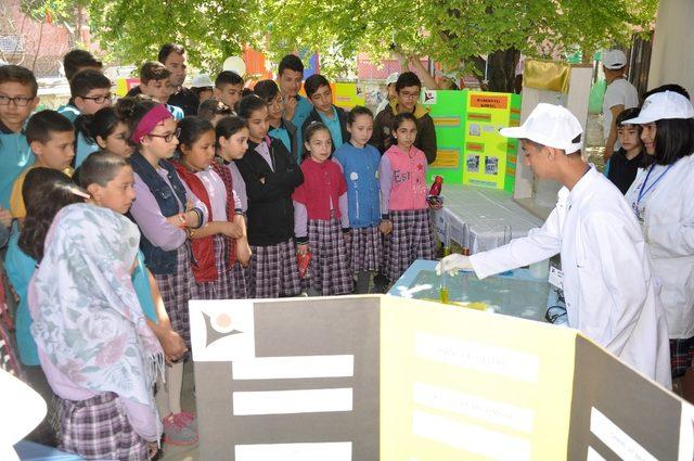 Kırkağaç’ta Bilim Fuarı ve Bilim Şenliğine büyük ilgi