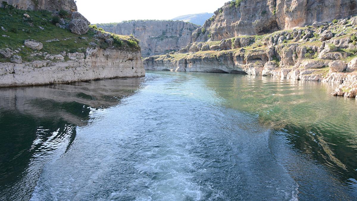 Fırat Nehri&rsquo;nin son g&ouml;r&uuml;nt&uuml;s&uuml; korkuttu! &lsquo;Kıyamet alameti&rsquo; diyenler bile var 1