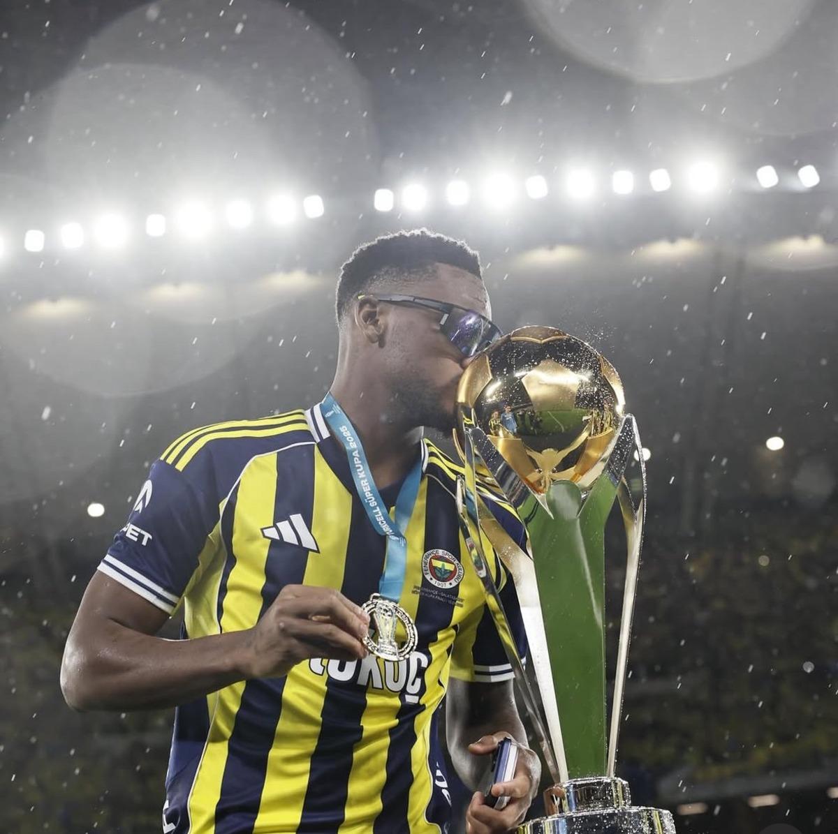 Jhon Duran a Galatasaray s&uuml;rprizi! Okan Buruk kararını verdi 2