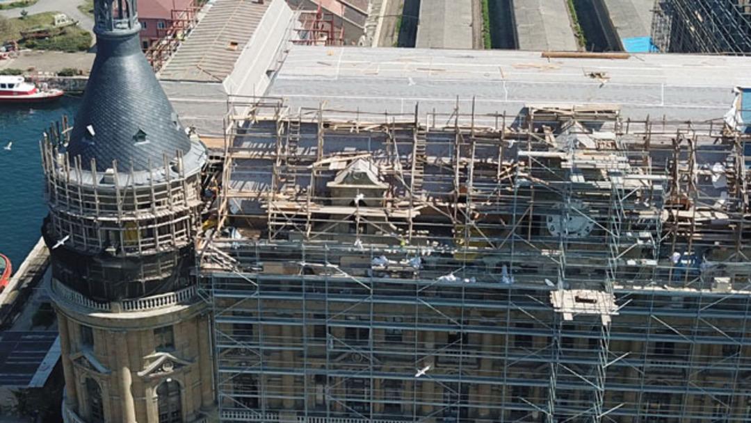 İskeleler s&ouml;k&uuml;l&uuml;nce ger&ccedil;ek ortaya &ccedil;ıktı 