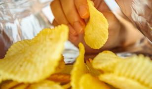 Kriz artık raflarda: &Uuml;nl&uuml; cips devi siyah-beyaz paket kullanacak
