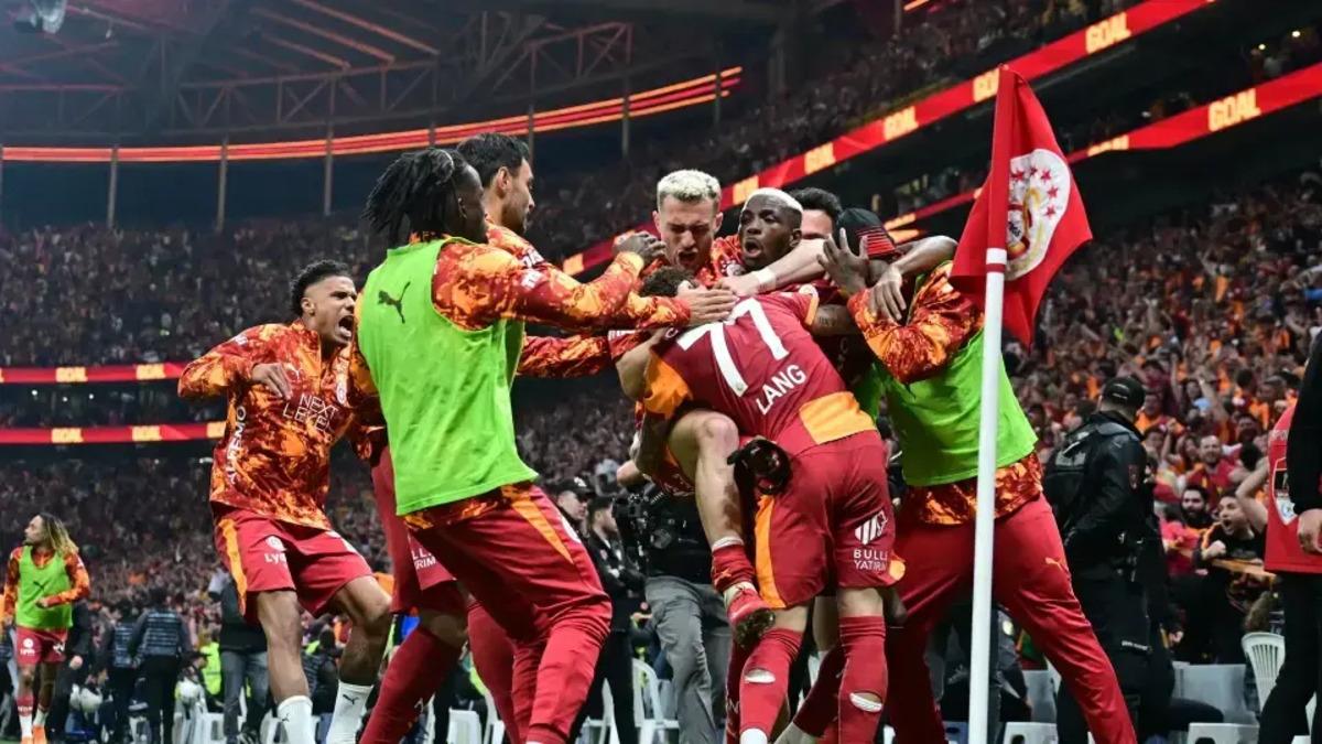 ŞAMPİYON GALATASARAY! 1