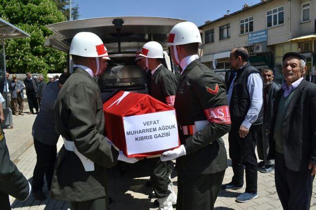 Kıbrıs gazisi Muharrem Ağduk son yolculuğuna askeri törenle uğurlandı