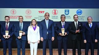 Bakan Ersoy'dan gençlere kritik uyarı: Diline sahip çıkan millet geleceğine sahip çıkar