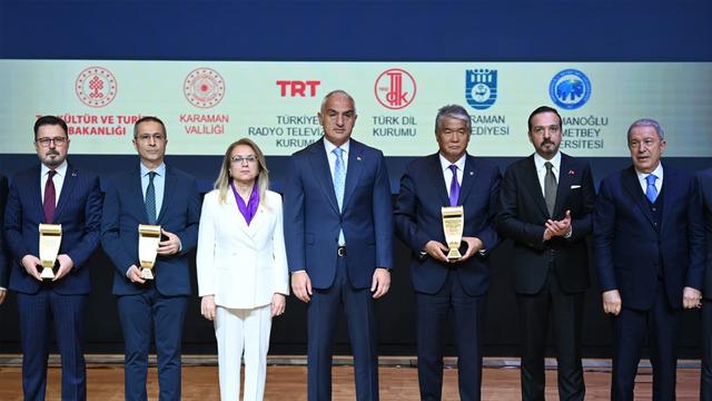 Bakan Ersoy'dan gençlere kritik uyarı: Diline sahip çıkan millet geleceğine sahip çıkar