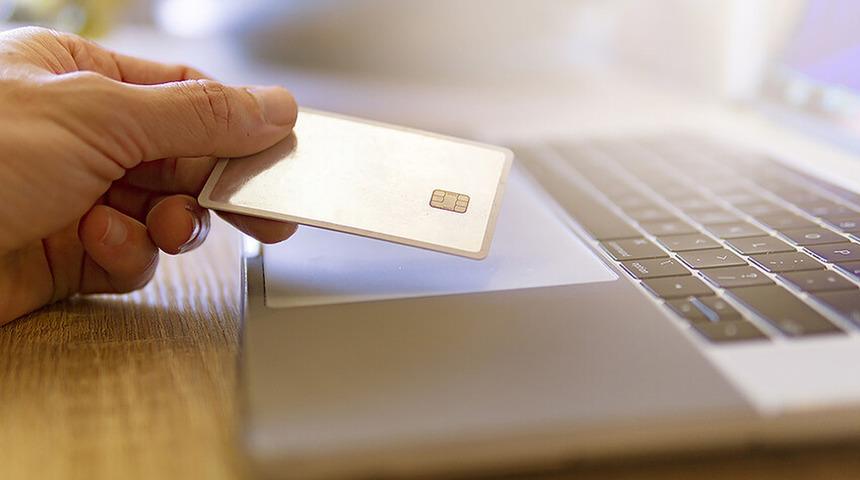 T&uuml;rkiye'de e-ticaret hacmi 2025'te 4,6 trilyon TL'ye ulaştı