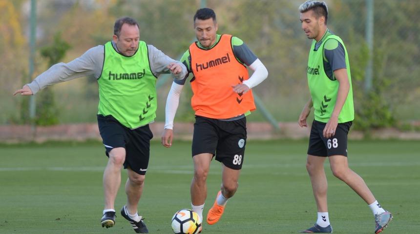 Sergen Yal&ccedil;ın'ın antrenmanda attığı gol "Form ge&ccedil;ici, klas kalıcıdır" başlığıyla paylaşıldı