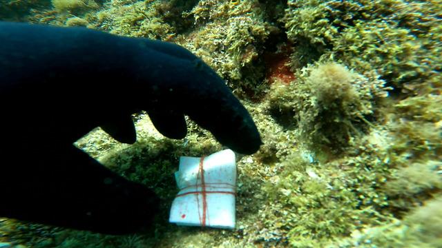 Ev, araba, para…  Hıdırellez sonrası Antalya sahilinde dikkat çeken görüntü!