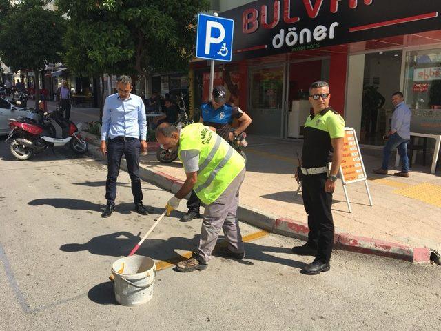 Anamur’da engelli araç park yerleri boyandı