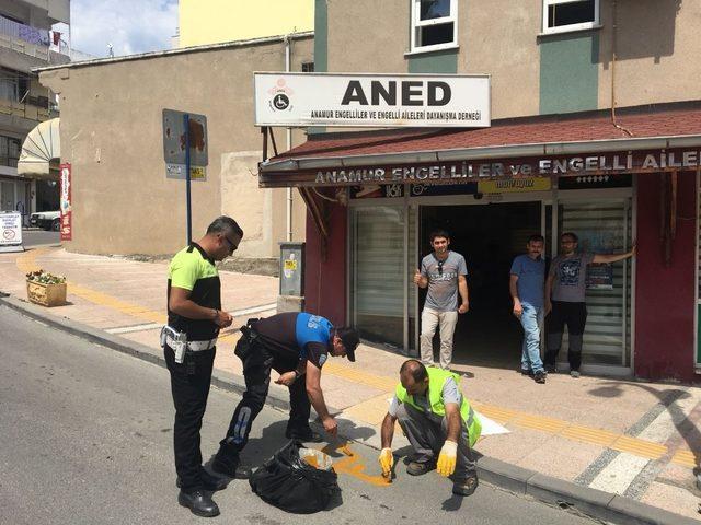 Anamur’da engelli araç park yerleri boyandı