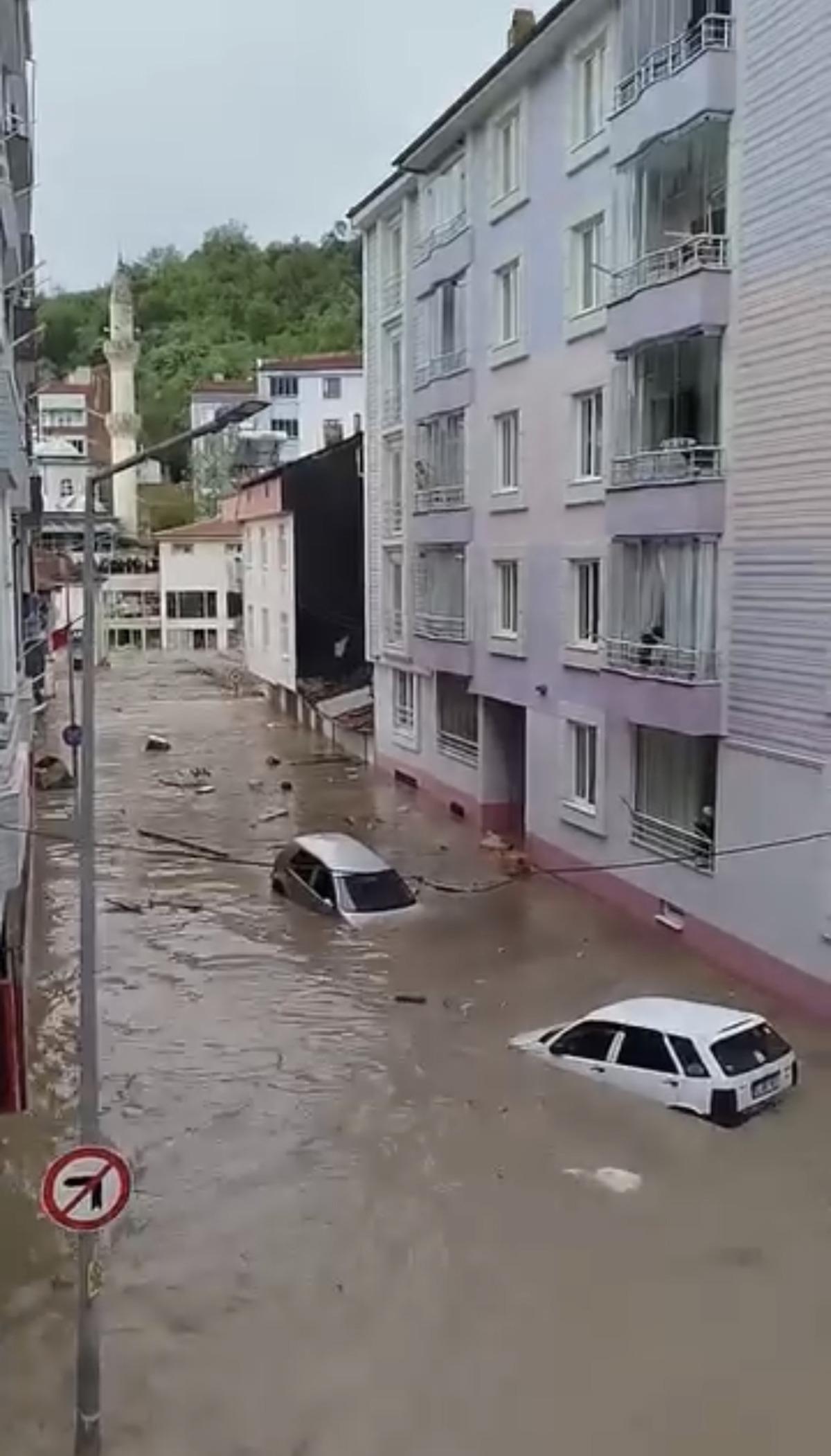 Samsun da sel! Can pazarı yaşandı: "Daha önce böyle bir şey görmedik" 1