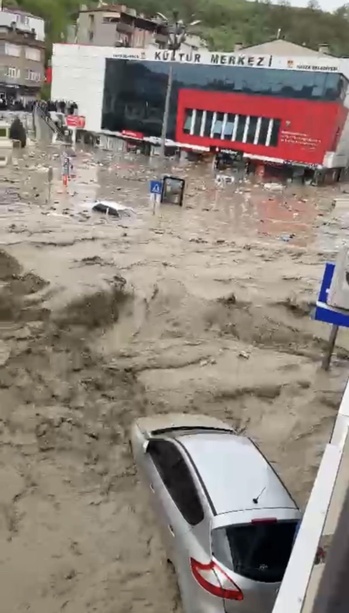 Samsun da sel! Can pazarı yaşandı: "Daha önce böyle bir şey görmedik" 3
