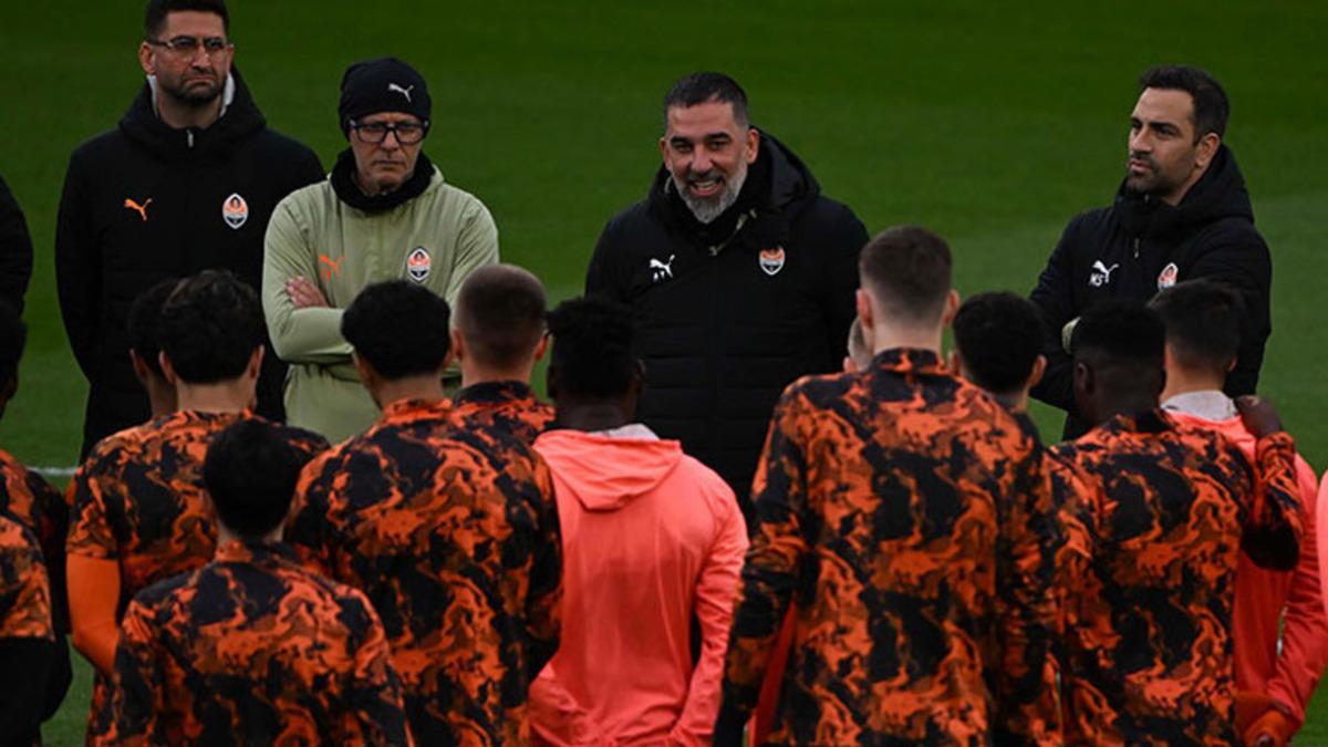 Arda Turan gelecek sezon &ccedil;alıştıracağı takımı a&ccedil;ıkladı! 2