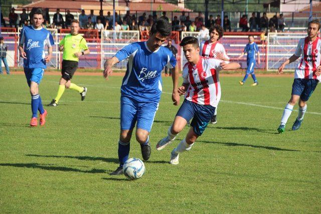 İl Özel İdarespor liderliğe yükseldi