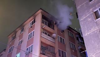 Bursa'da 6 katlı binada &ccedil;ıkan yangın s&ouml;nd&uuml;r&uuml;ld&uuml;