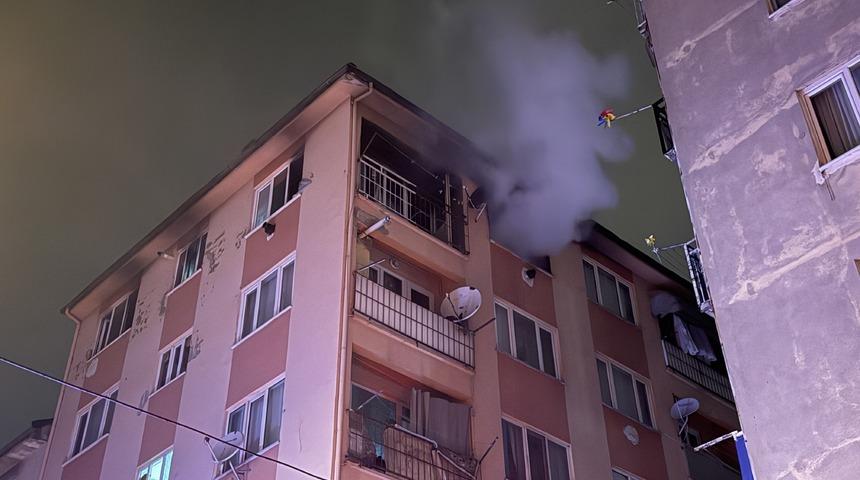 Bursa'da 6 katlı binada &ccedil;ıkan yangın s&ouml;nd&uuml;r&uuml;ld&uuml;