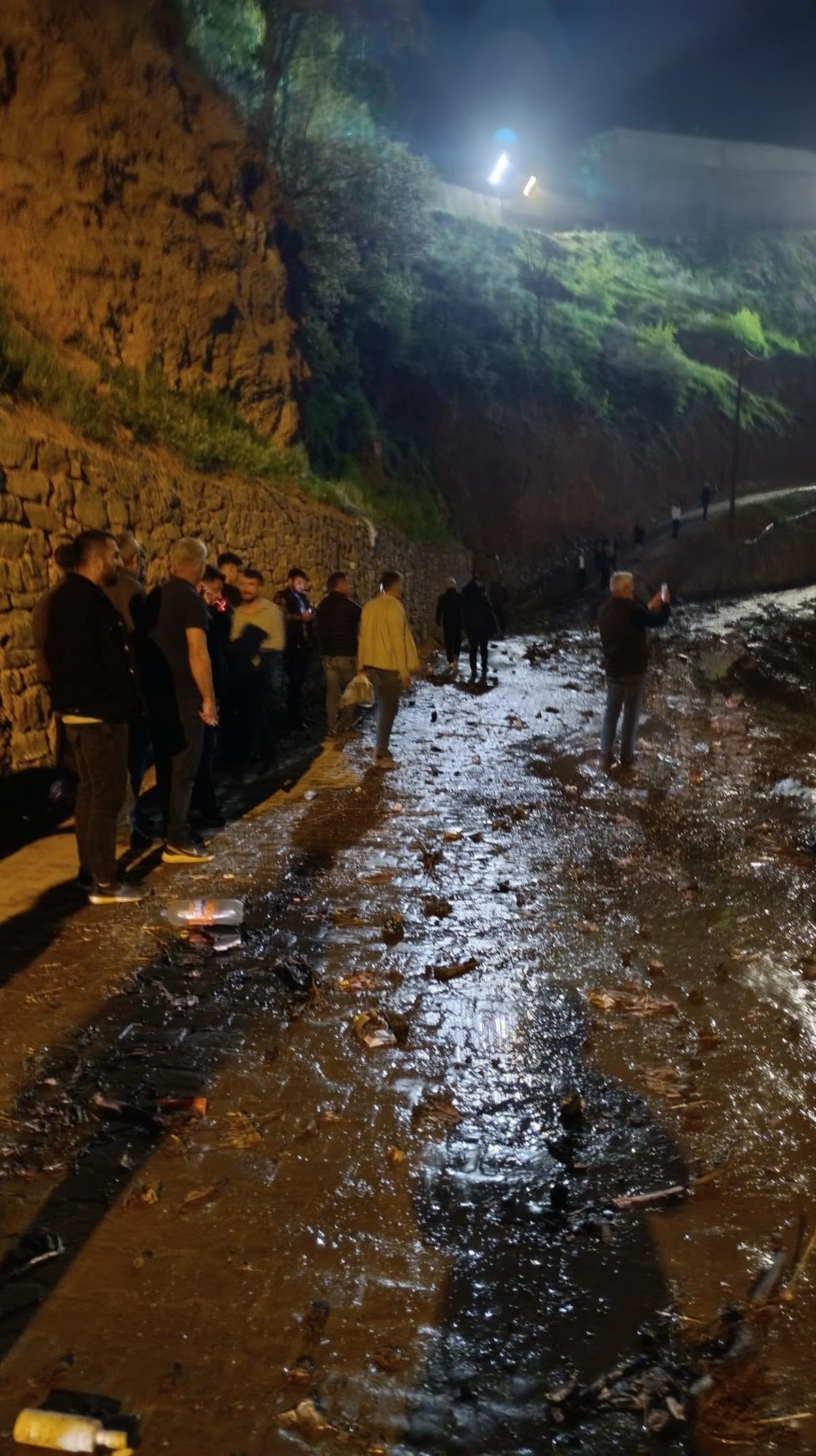 Şiddetli yağış sonrası taşkın paniği! Vatandaşlar evlerini terk etti 2
