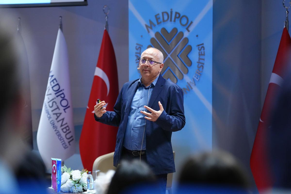 Prof. Dr. Cemil Aydın dan dikkat &ccedil;eken Namık Kemal ve Karl Marx &ccedil;ıkışı 1