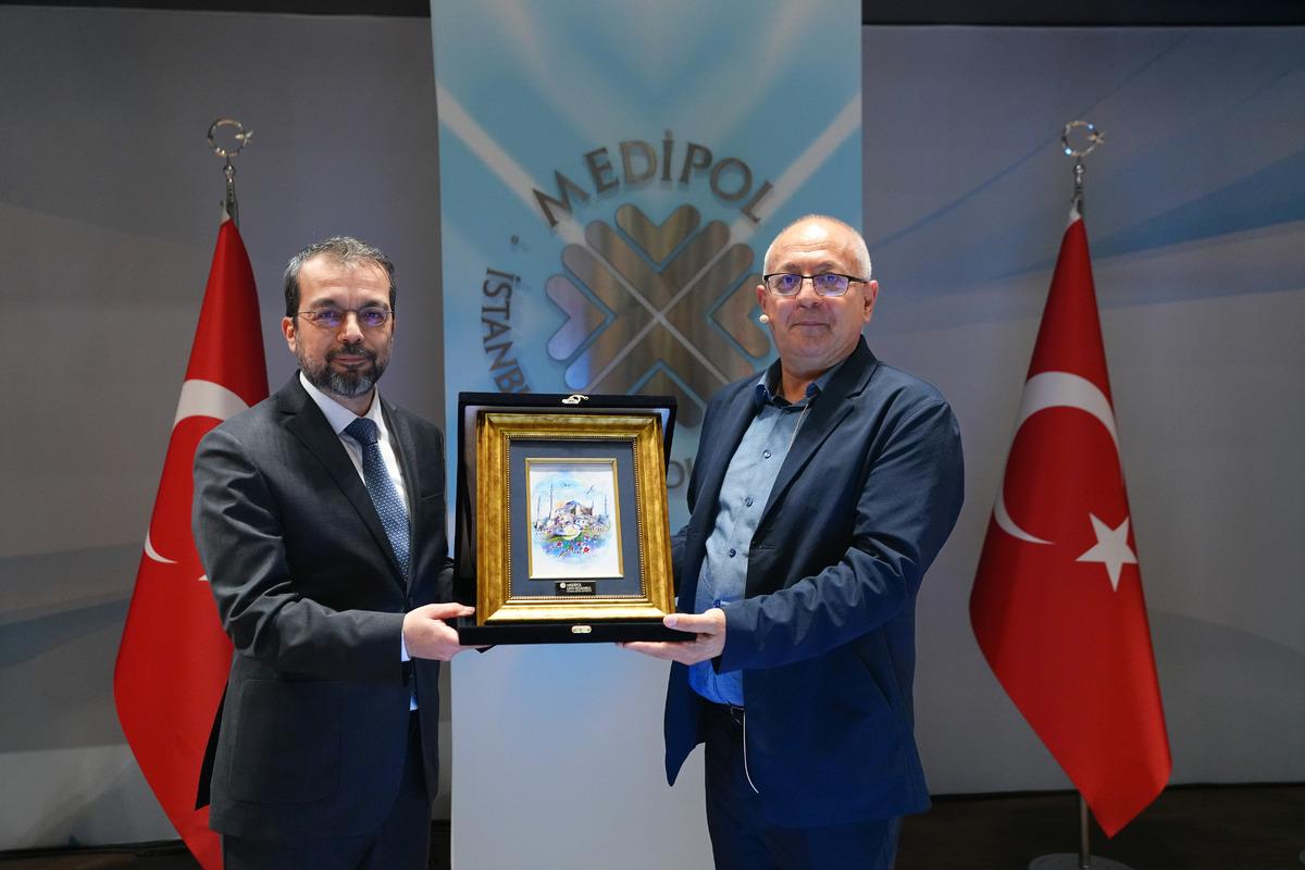 Prof. Dr. Cemil Aydın dan dikkat &ccedil;eken Namık Kemal ve Karl Marx &ccedil;ıkışı 2