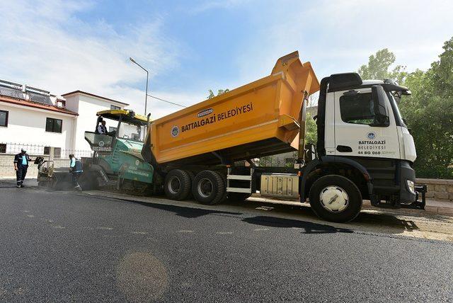 Alacakapı Mahallesine sıcak asfalt döküldü