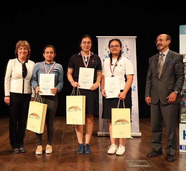 Sanko okulları resim yarışmasından &ouml;d&uuml;lle d&ouml;nd&uuml; 2